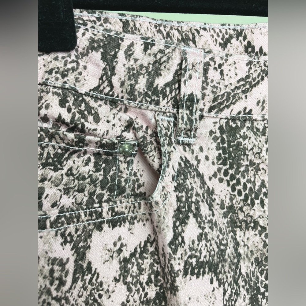 BDG Urban Outfitters Women's 30 Twig High-Rise Pink Brown Snakeskin Snake Crop - Picture 9 of 16